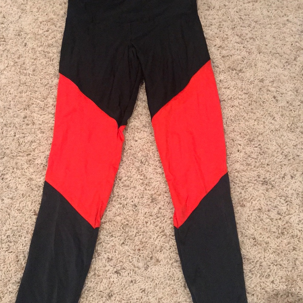 NWOT Onzie size S/M leggings